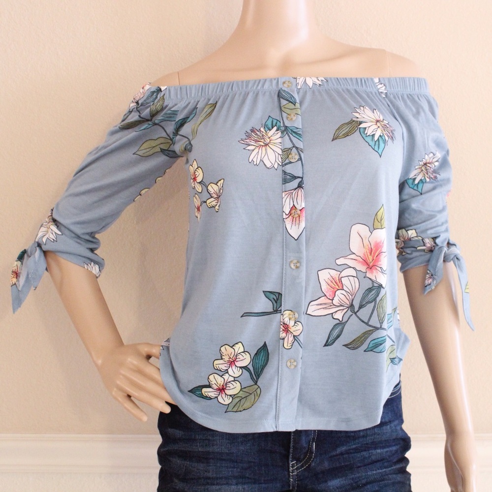 🌹3 for $25🌹 Blue Floral Off Shoulder Button Top